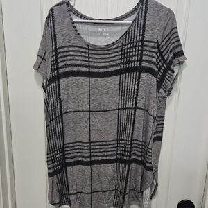 Apt. 9 Gray and Black Plaid Short Sleeve Top